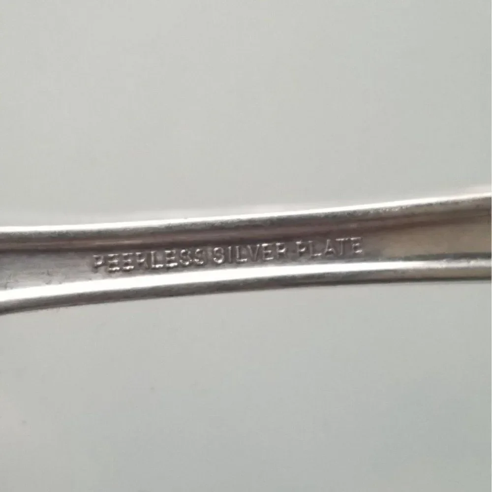 Peerless Oneida Silver Plate 1933 Charmion Pattern Serving Fork 8.25 in